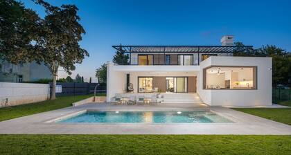 Villa Castanea – Stylish 3-Bedroom Villa with Private Pool in Peaceful village