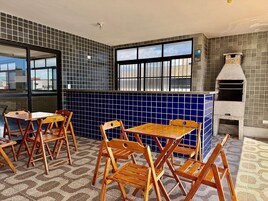Apartamento | Restaurante al aire libre