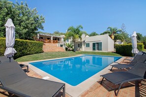 Pool - Excellent Independent Studio Suite (Loulé)