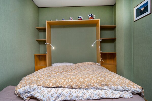 2 bedrooms, iron/ironing board