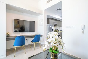 In-room dining - PVH - Serene Studio - Bella Rose (Dubai)