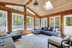 Smart TV, fireplace - Explore Dunes, Lake MI, Breweries from Wonderwood (Sawyer)