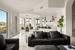 Fernseher, Kamin, Arbeitsbereiche