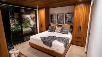 In-room safe, iron/ironing board, WiFi, bed sheets