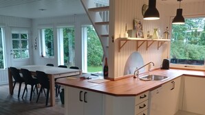Coffee/tea maker, fridge, microwave, oven - Charming summer house at Vejlby Fed (Middelfart)