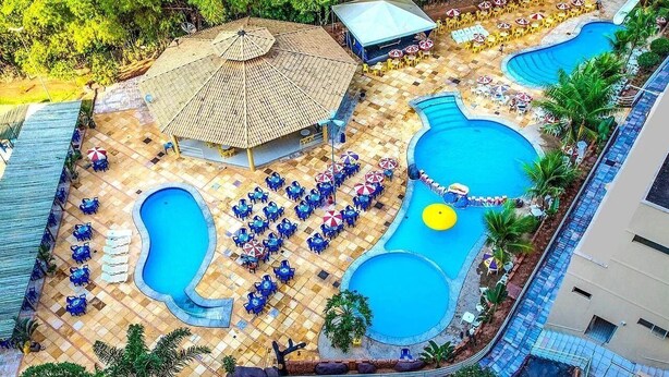 A resort with multiple swimming pools, sun loungers, and a covered pavilion. - Golden Dolphin Grand Hotel (Caldas Novas)