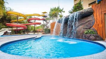 9 outdoor pools