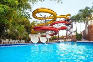 9 outdoor pools - Golden Dolphin Grand Hotel (Caldas Novas)