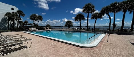 室外泳池、暖水池