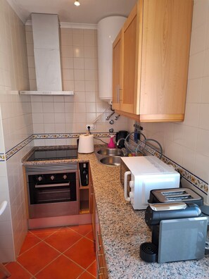 Refrigerador, microondas, horno, placa de cocina