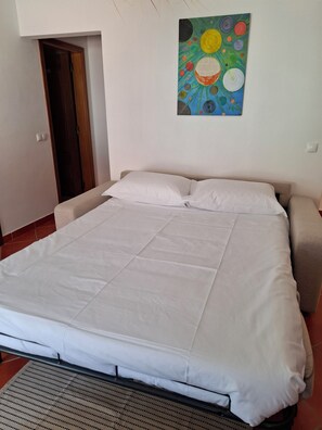 1 bedroom, desk, free WiFi, bed sheets