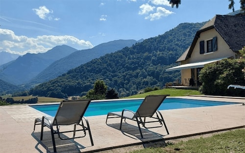 Villa Delb - Vue sur la Montagne, Piscine Privée et Wi-Fi