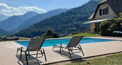 Villa Delb - Vue sur la Montagne, Piscine Privée et Wi-Fi