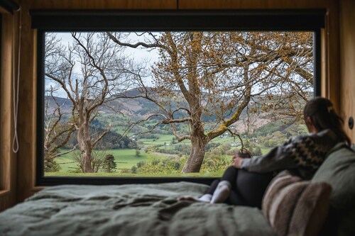 Off-Grid Woodland Retreat & Wild Sauna Near Llangollen