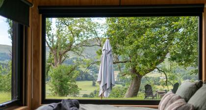 Off-Grid Woodland Retreat & Wild Sauna Near Llangollen