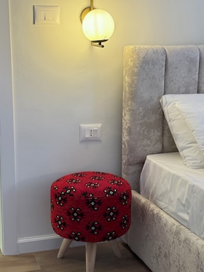 Standard-Doppel- oder -Zweibettzimmer, Stadtblick | Schreibtisch, laptopgeeigneter Arbeitsplatz, Verdunkelungsvorhänge