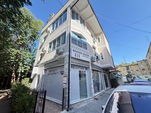 Mặt tiền nơi lưu trú
