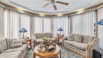 Comfort Apartment, 1 Queen Bed, Non Smoking, Air conditioning | Living area