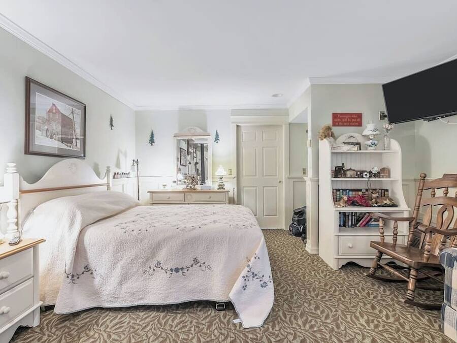 Apartment, 1 Queen Bed, Accessible Bathtub, Kitchenette | Free WiFi