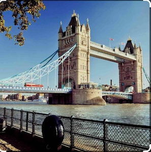 Exterior - Tower Bridge Canada Water 2 bed Flat (London)