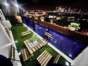 Pool - Tower Bridge Canada Water 2 bed Flat (London)