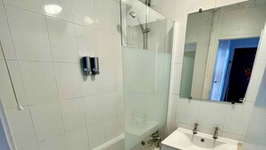 Leilighet, 2 soverom, balkong | Bad