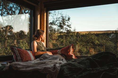 Romantic Off-Grid Woodland Hideaway with Stunning Valley Views