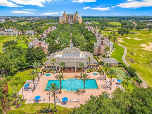 NEW LISTING - REUNION fairway view, DVR, pool hot tub, movie theatre, 8 pools.