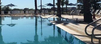 NEW LISTING - REUNION fairway view, DVR, pool hot tub, movie theatre, 8 pools.