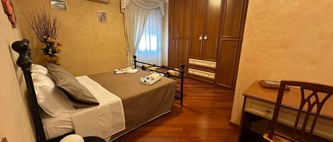 2 makuuhuonetta, silitysrauta/-lauta, internet, vuodevaatteet