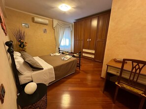 Iron/ironing board, internet, bed sheets