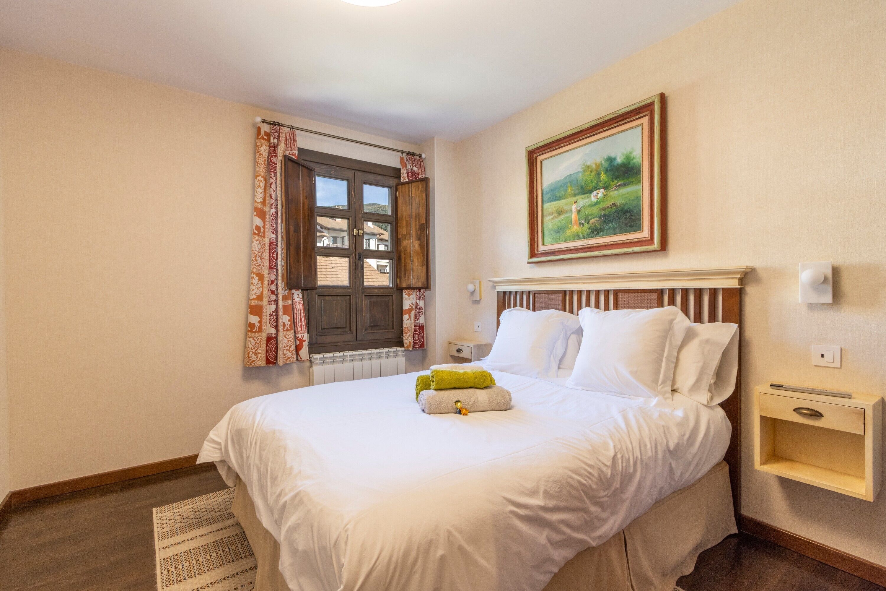 3 slaapkamers, een strijkplank/strijkijzer, wifi, beddengoed