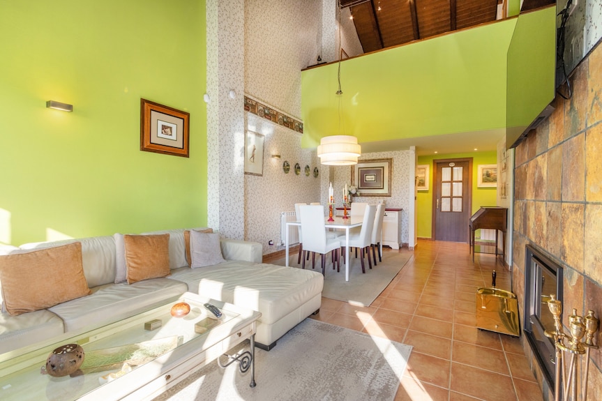 Casa Vacacional 'Un Dúplex Con Encanto' Con Vistas A La Montaña, Terraza Privada Y Wi-fi - Jaca