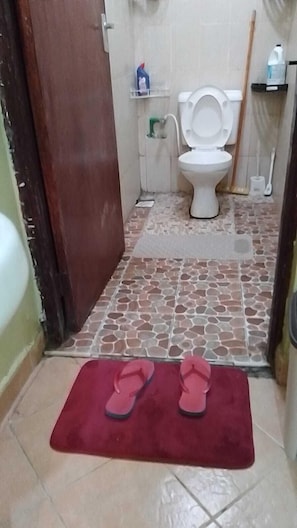 Quarto casal | Banheiro | Chinelos