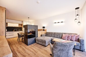 Standard Cabin | Living area