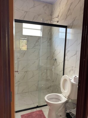 Bruser, hårtørrer, håndklæder