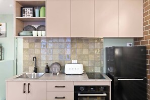Fridge, microwave, oven, stovetop