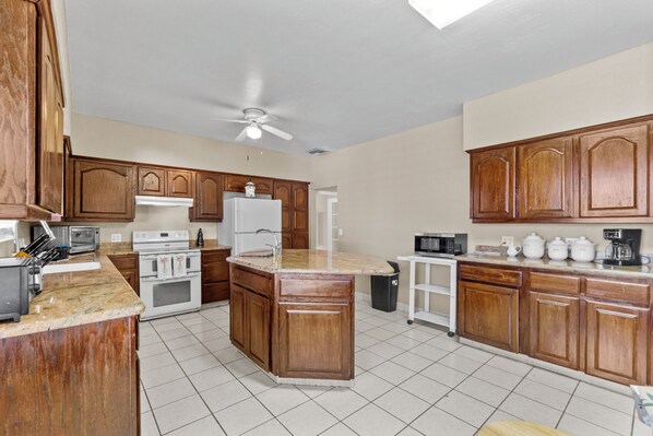 Microwave, oven, stovetop, dishwasher