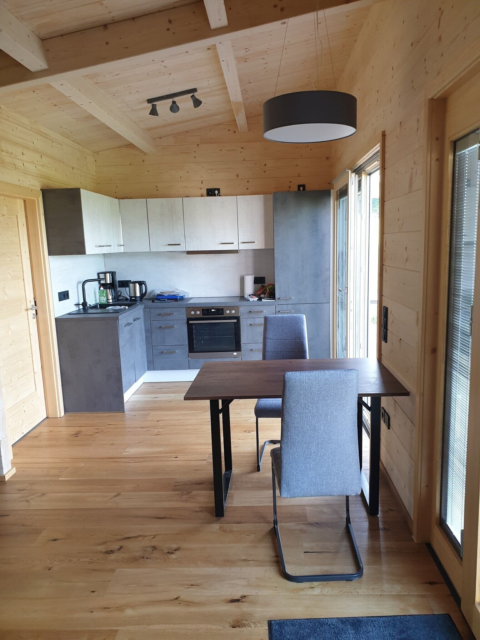 Kylskåp, mikrovågsugn, ugn och spishäll