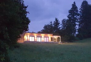 Exterior - Holiday Home Summerwiese: Modern Wooden Tiny House in Industrial Design – Near Biberach/Riss (Ochsenhausen)