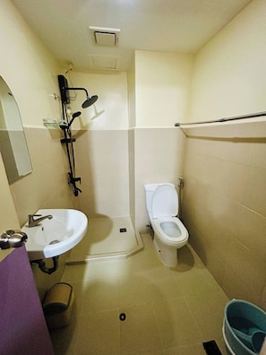 Condo, 1 Bedroom, Smoking, Balcony | Bathroom