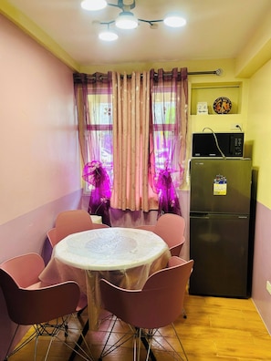 Apartment, 1 Schlafzimmer, Raucher, Balkon | Esszimmer