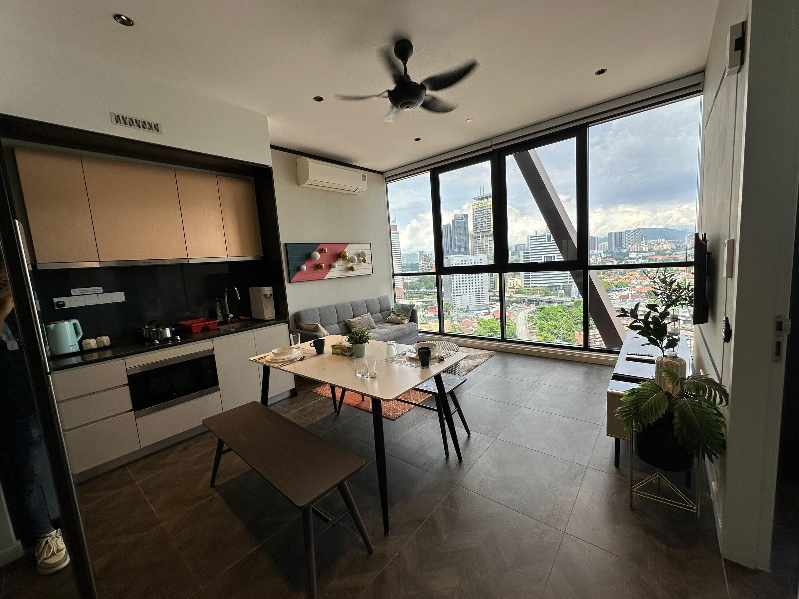 Superior Apartment, 1 King Bed | Living area