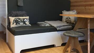 1 bedroom, travel crib, bed sheets