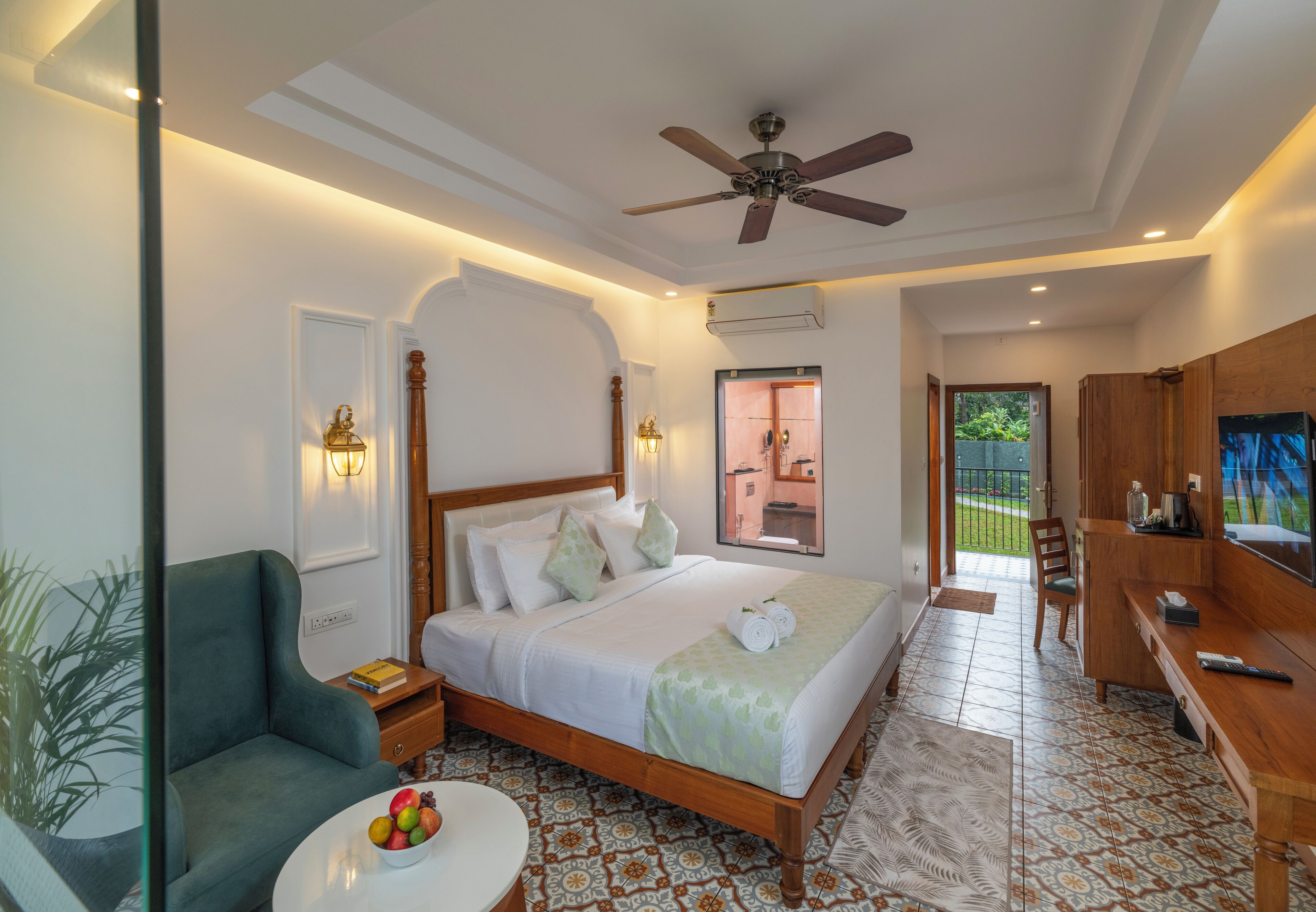 Luxury Double Room, Garden View | Premium bedding, desk, blackout drapes, rollaway beds