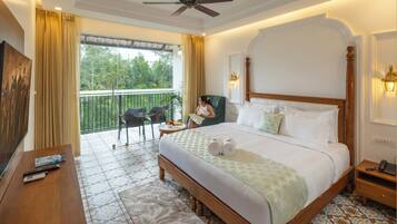 Luxury Double Room, Garden View | Premium bedding, desk, blackout curtains, rollaway beds