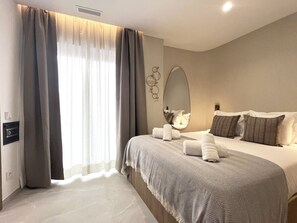 Double Room, Patio, Ground Floor | In-room safe, iron/ironing board, free cribs/infant beds, free WiFi - Feelathome Casa Azahar (Estepona)