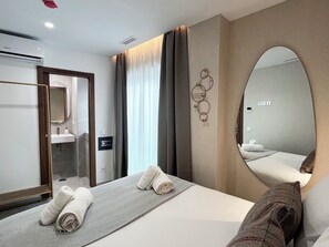 Tweepersoonskamer, op benedenverdieping | Een kluis op de kamer, een strijkplank/strijkijzer, gratis babybedden