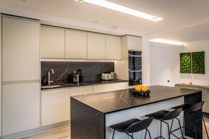 Micro-ondes, four, plaque de cuisson, lave-vaisselle