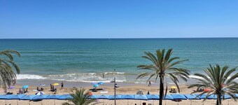 Calafell beachfront apartment with swimming pool